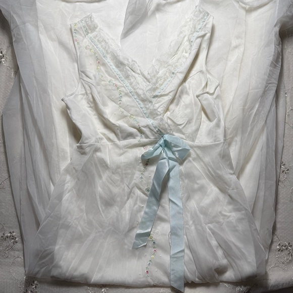 vintage 60s/70s shadowline white nylon floral embroidered nightgown – size small - Picture 4 of 10